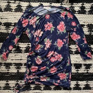 Jessica Simpson quarter sleeve maternity top